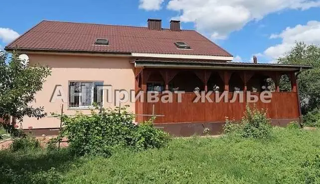 Добротний будинок у Рибцях для великої родини.