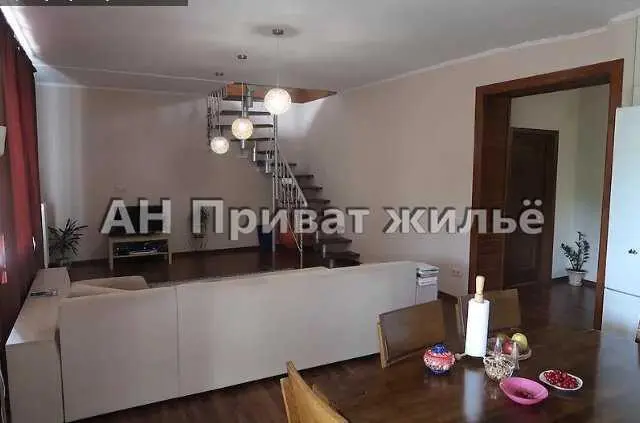 Добротний будинок у Рибцях для великої родини.