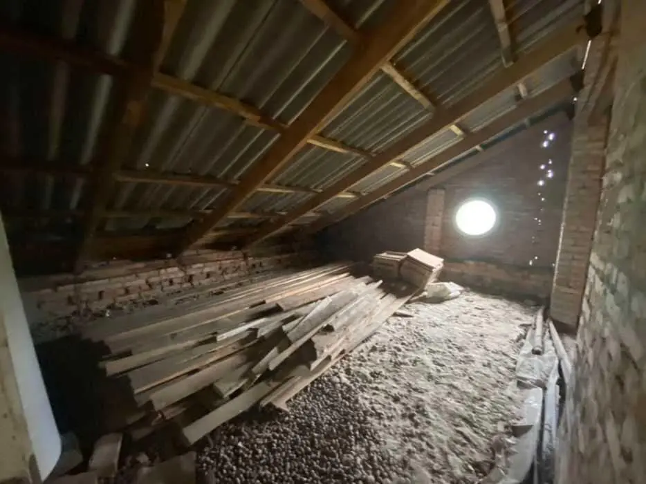 Добротний будинок в живописному місці.