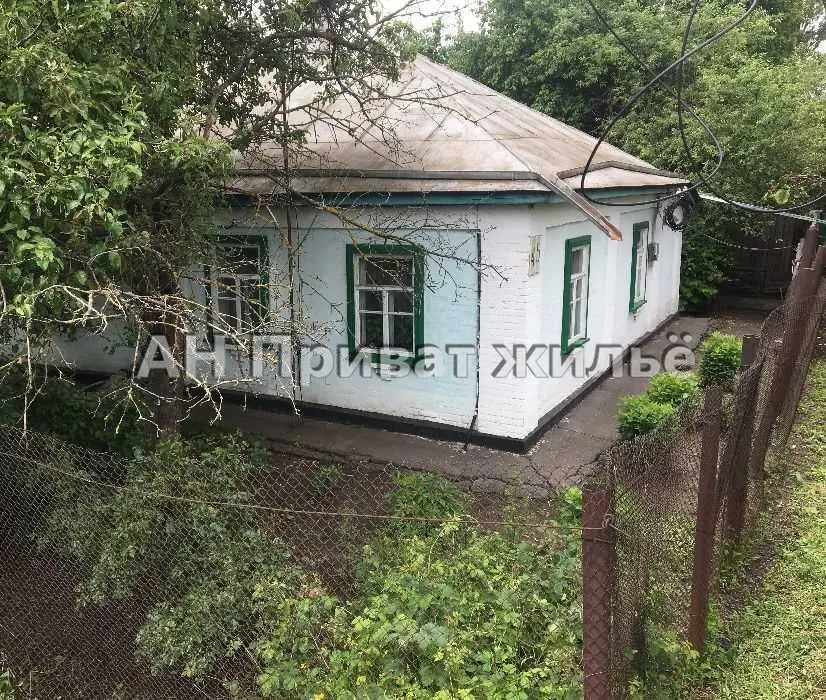 Будинок на 3 входи з великою ділянкою.