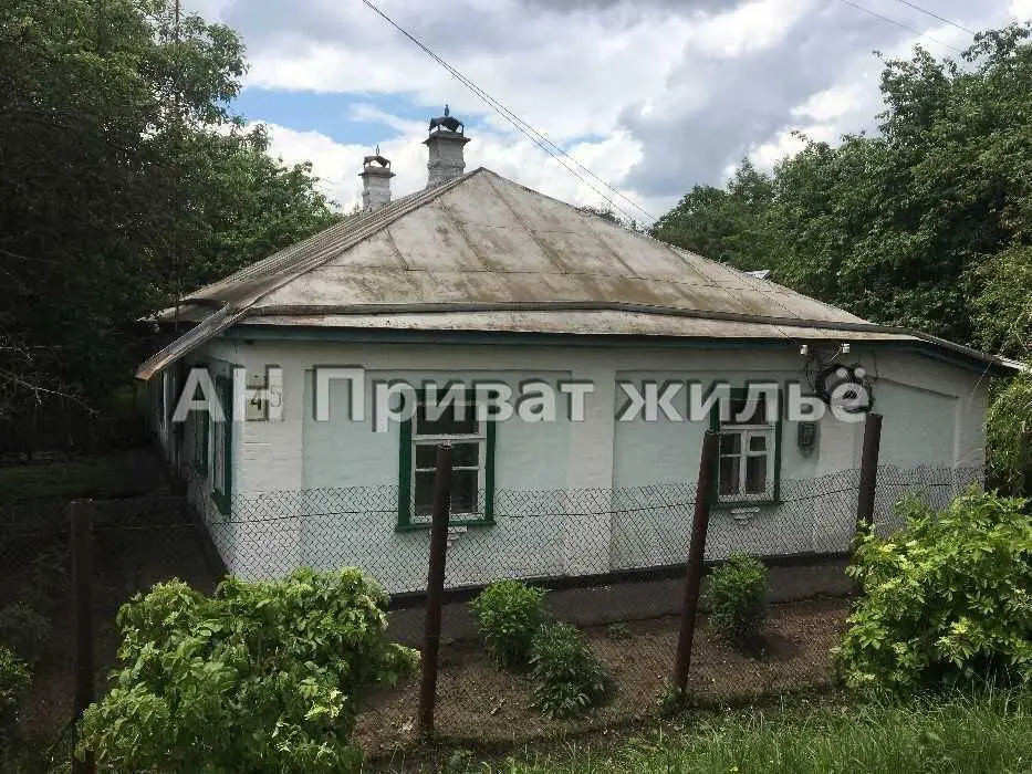 Будинок на 3 входи з великою ділянкою.