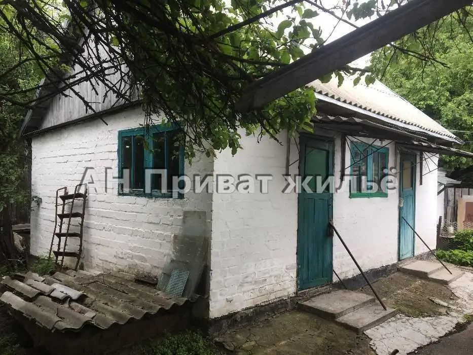 Будинок на 3 входи з великою ділянкою.