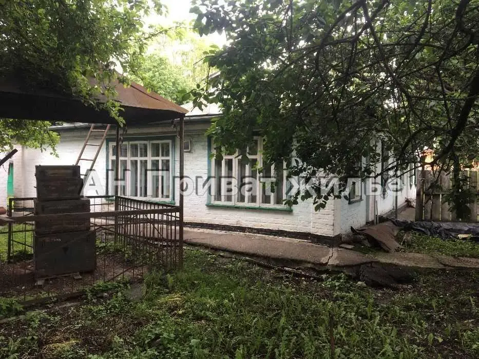 Будинок на 3 входи з великою ділянкою.