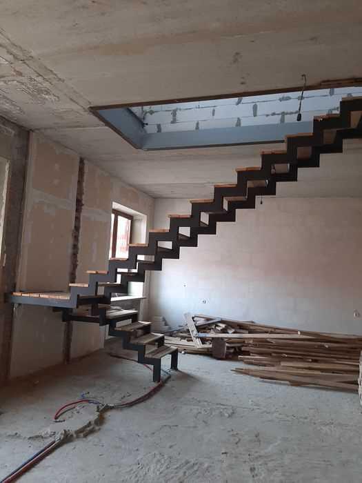 Дворівнева квартира біля Сонячного парку! 