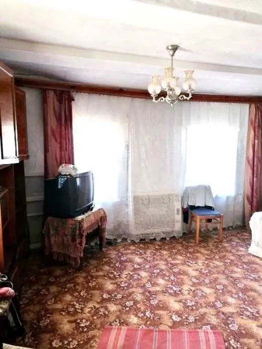 Житловий будинок з великою ділянкою у Петрівці