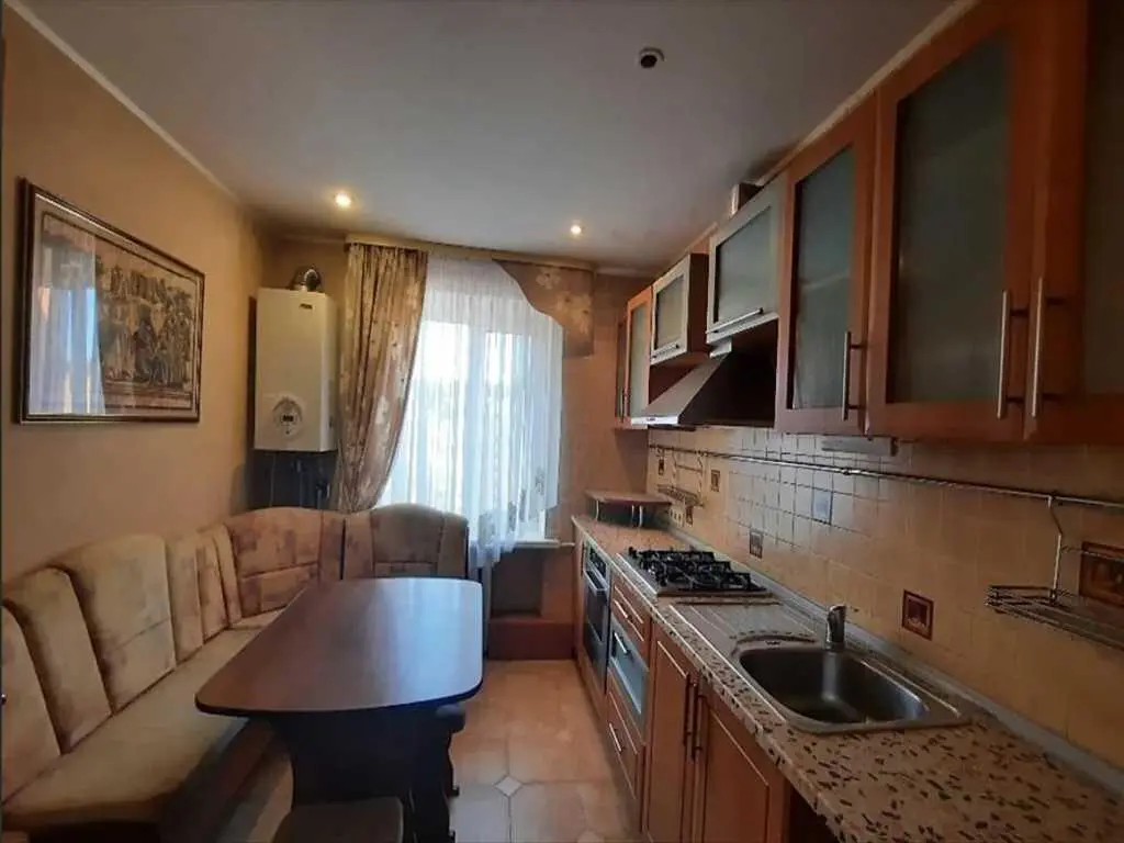 3 кімнатна квартира на Леваді з меблями