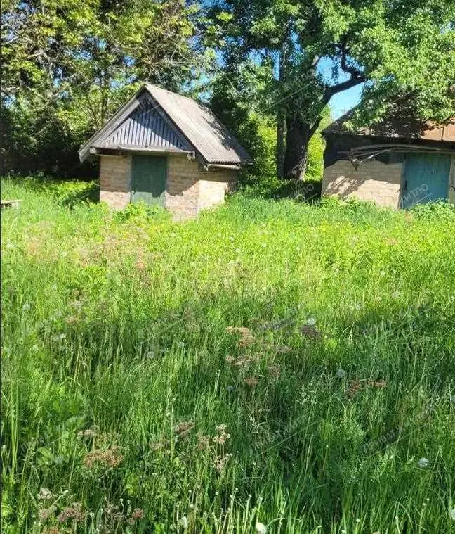 Ділянка з будинком під знос