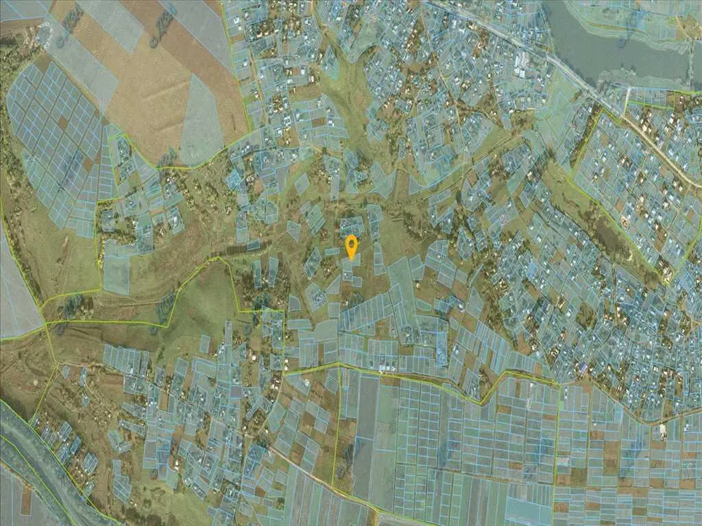 Простора ділянка в місті, район Польової.