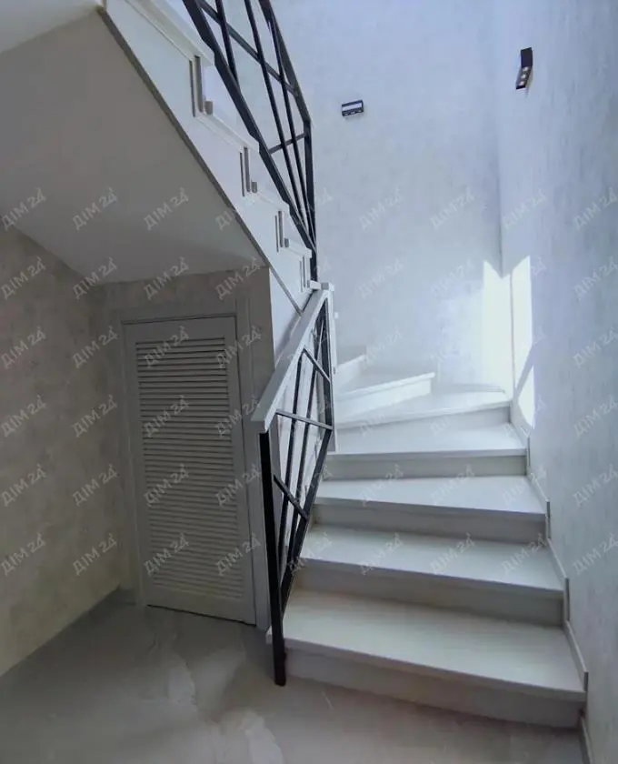 Пропонуємо до купівлі чудовий будинок на Подолі