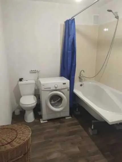 Простора 1-кімнатна квартрира на Браілках