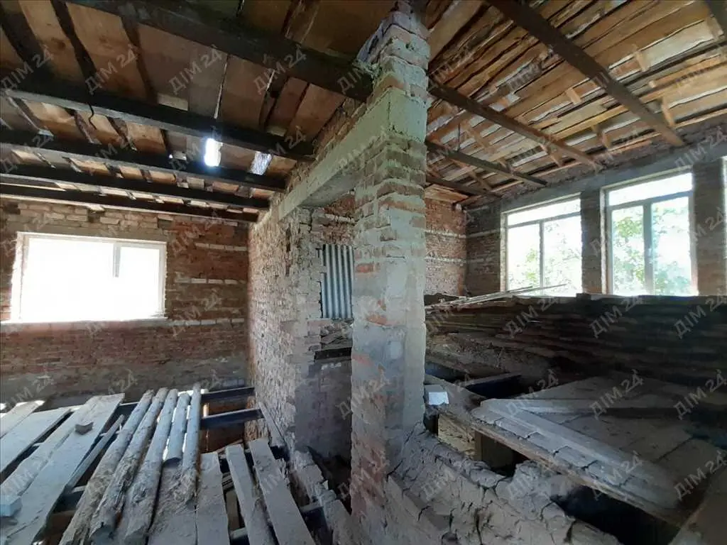 Передмістя Полтави. Будинок під ваш дизайнерський проект.