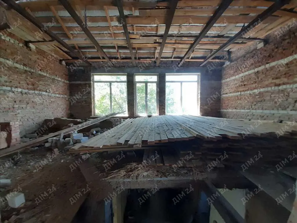 Передмістя Полтави. Будинок під ваш дизайнерський проект.