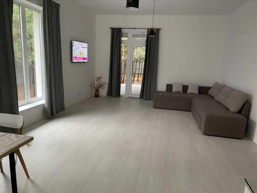 Будинок в сосновому лісі