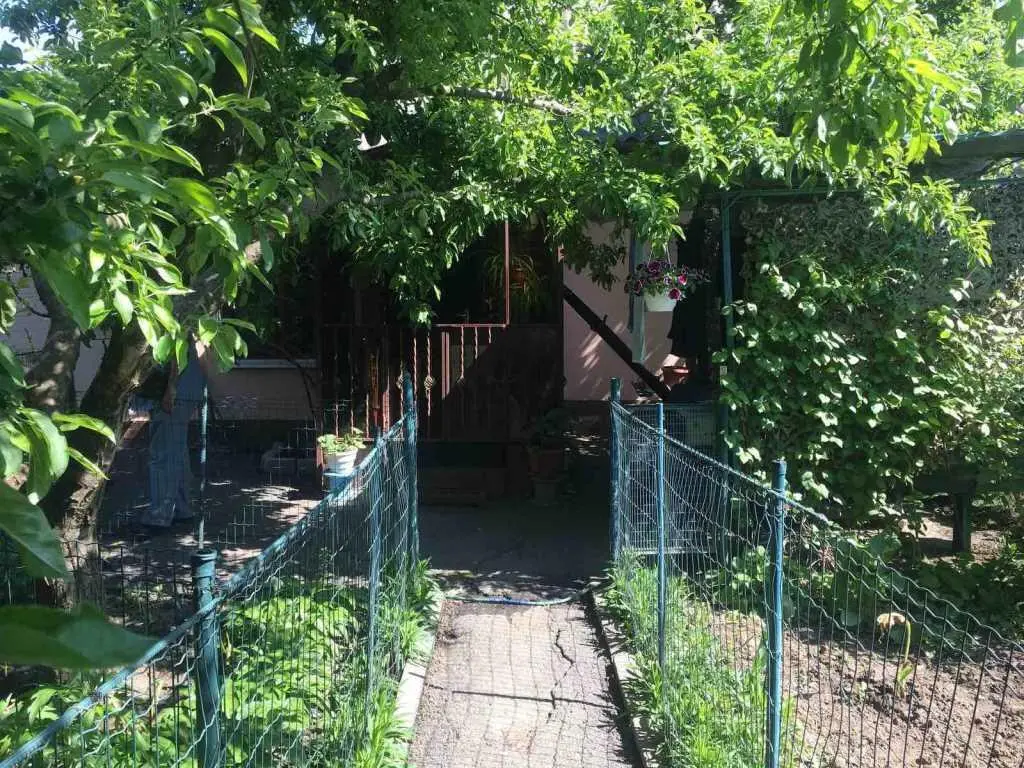 Цегляний будинок з окремим двором! 