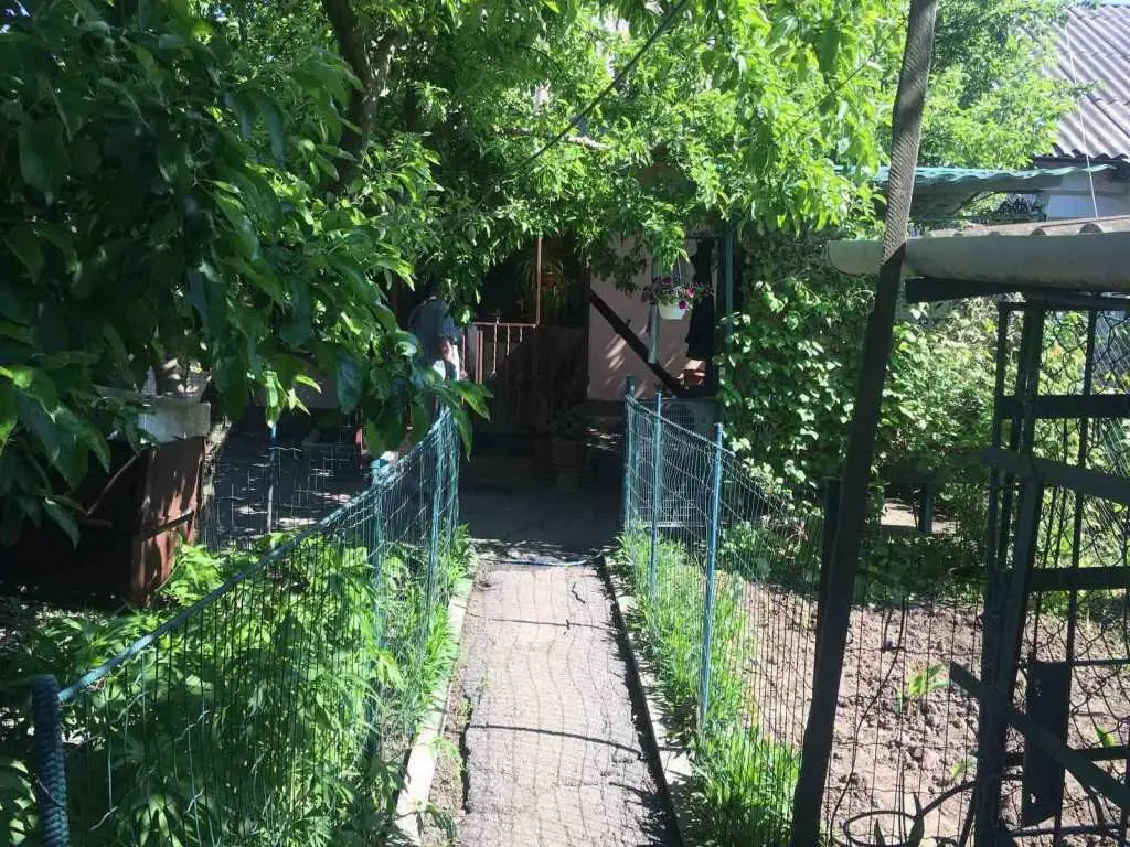 Цегляний будинок з окремим двором! 