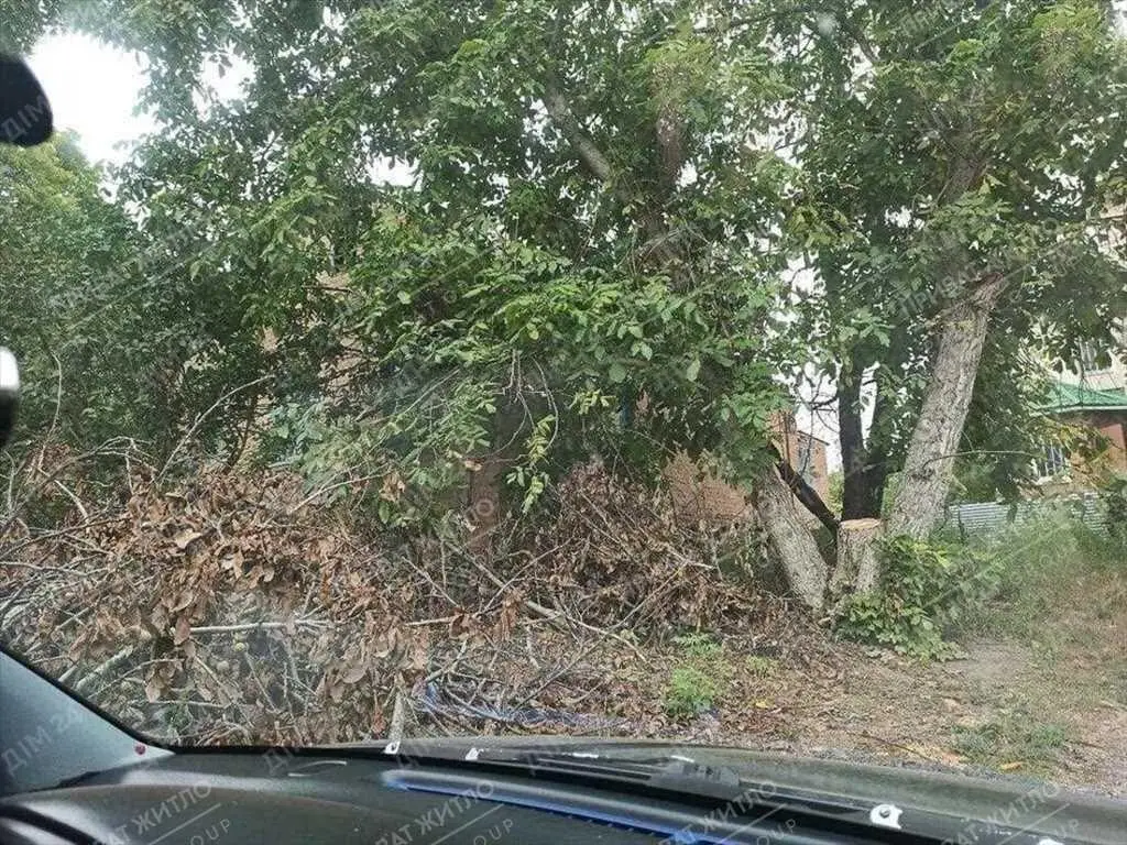 Земельна ділянка з комунікаціями в с. Щербані