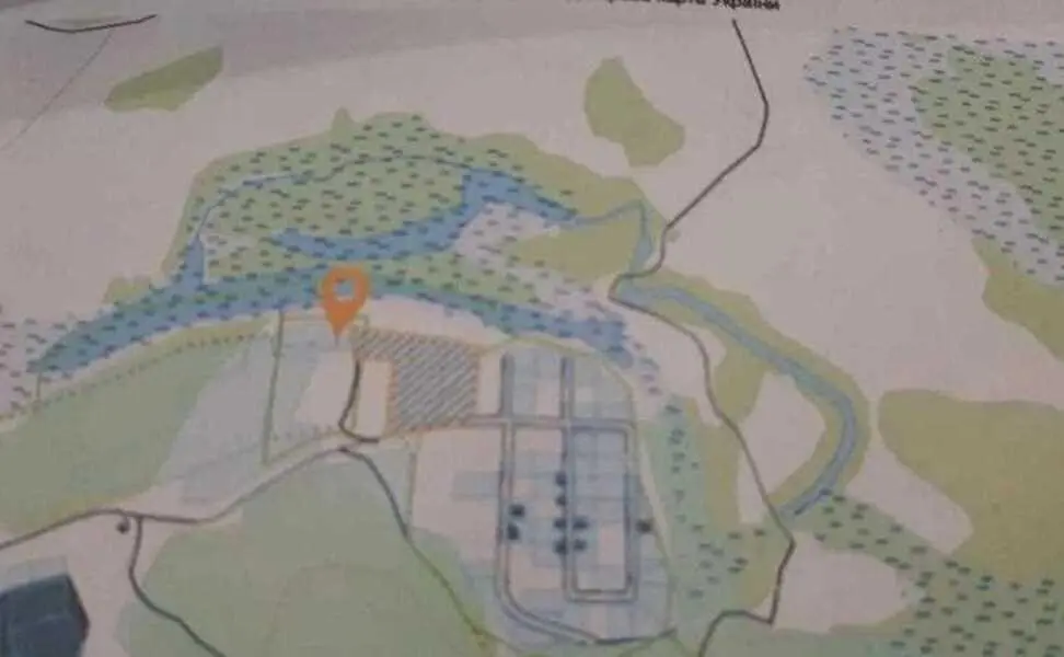 Ділянка в сосновому лісі біля водойоми!