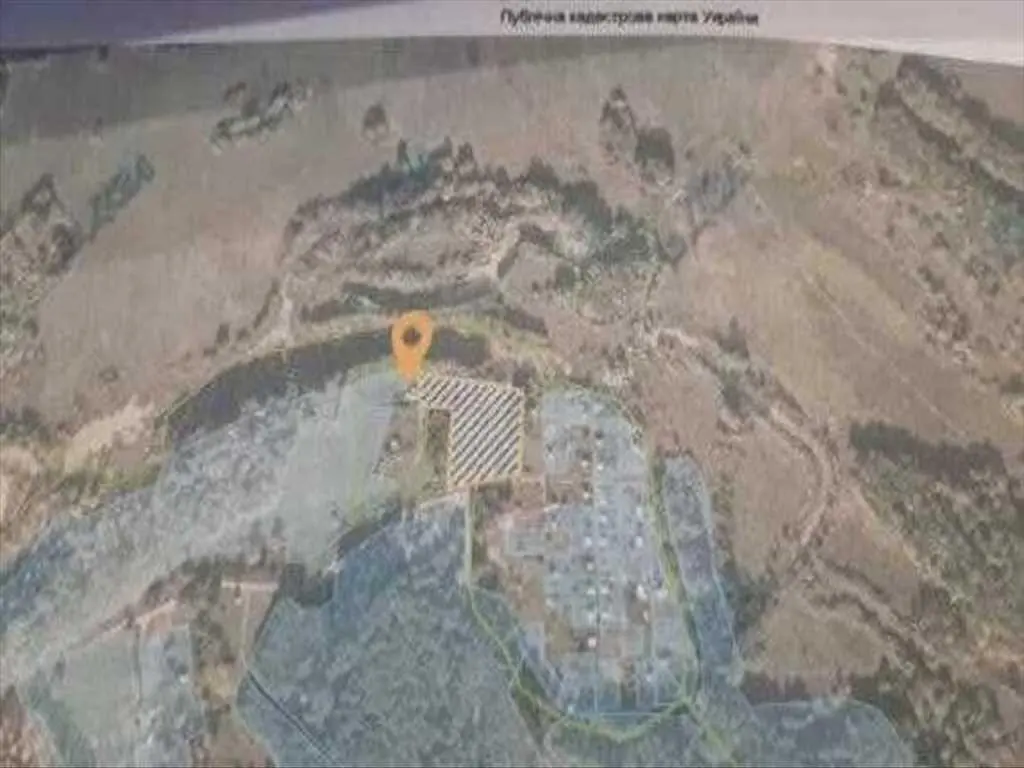 Ділянка в сосновому лісі біля водойоми!