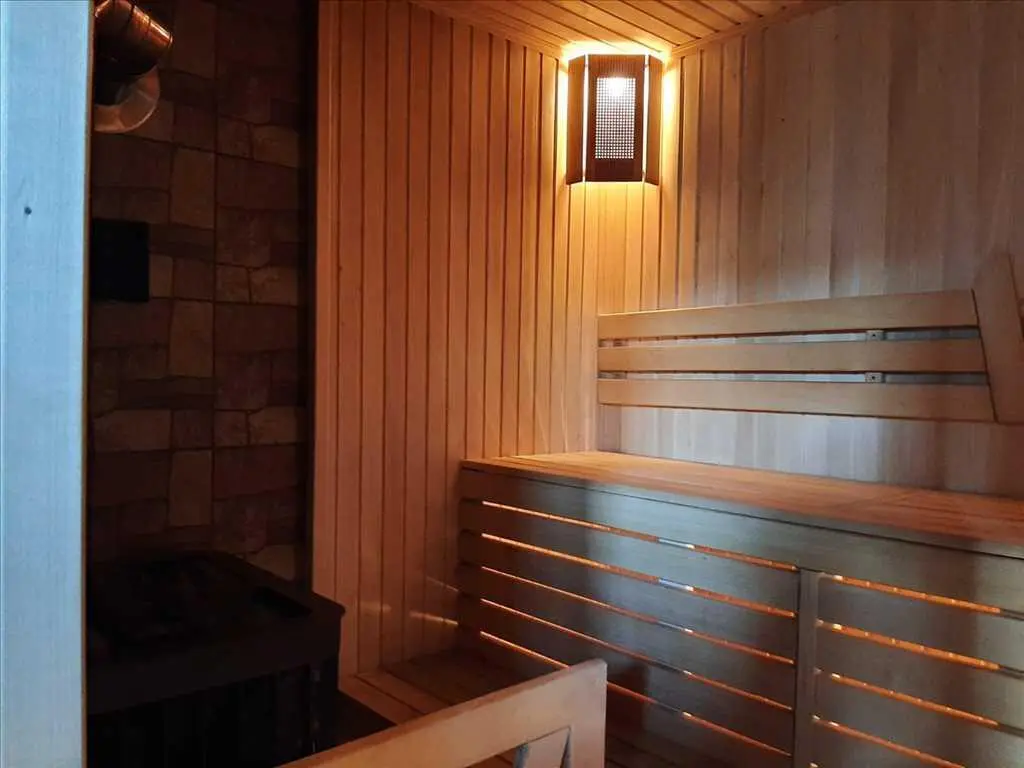 Дім у сосновому лісі