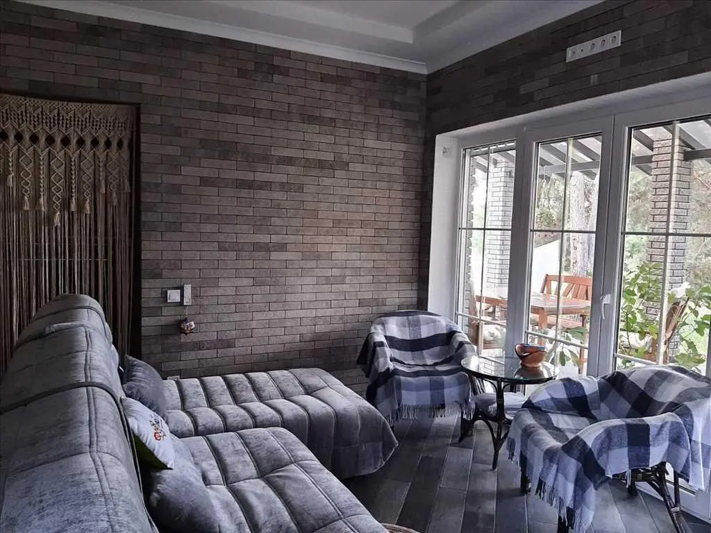 Дім у сосновому лісі