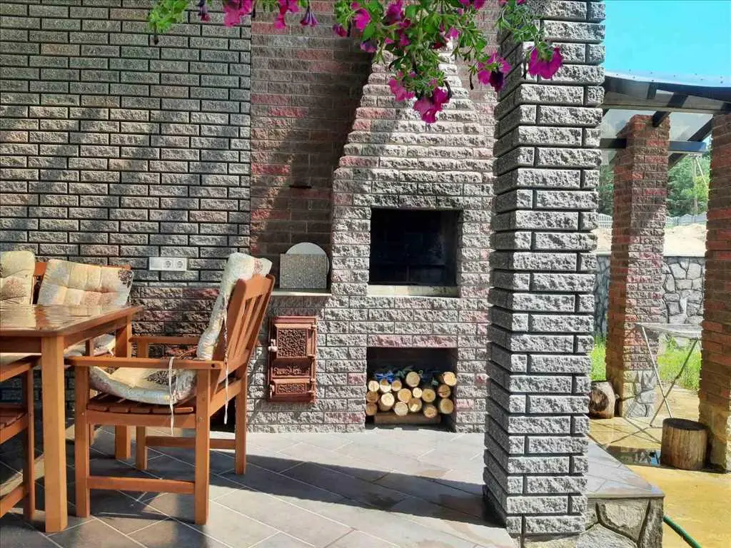 Дім у сосновому лісі