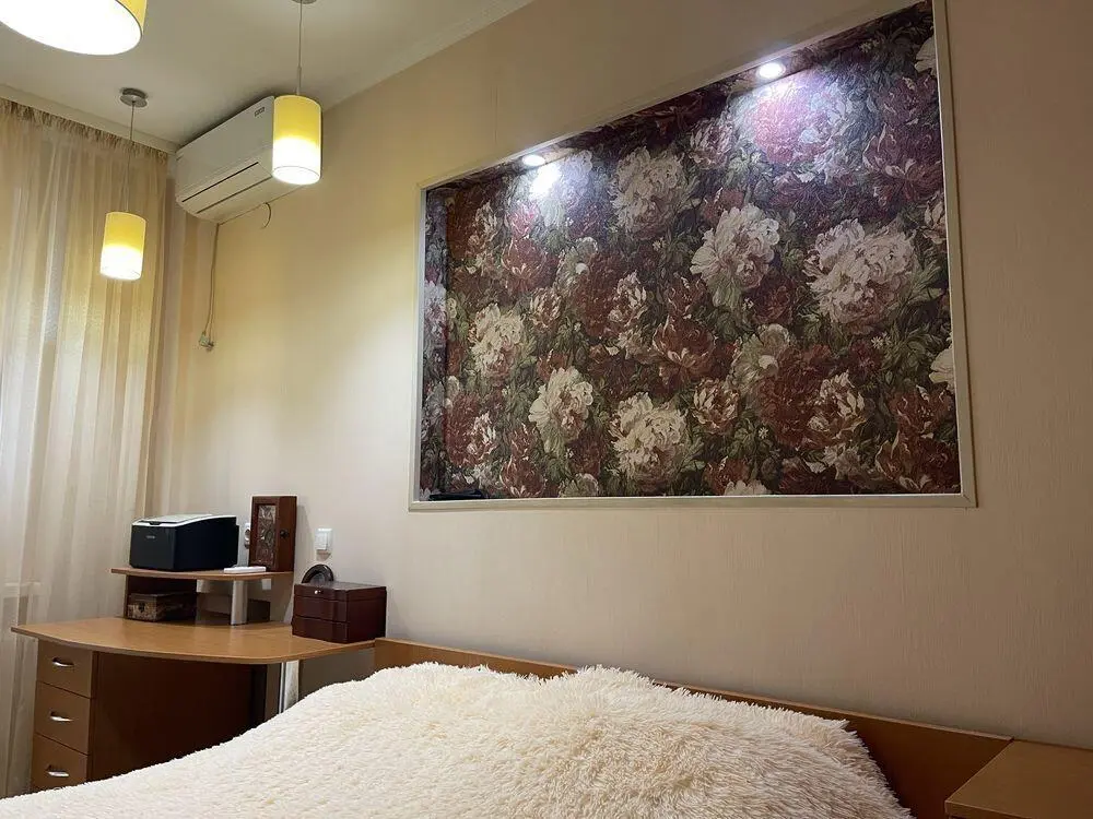 3 кімнатна квартира в гарному стані. Меблі та техніка в подарунок! 