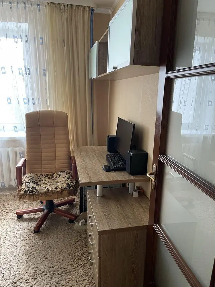 3 кімнатна квартира в гарному стані. Меблі та техніка в подарунок! 