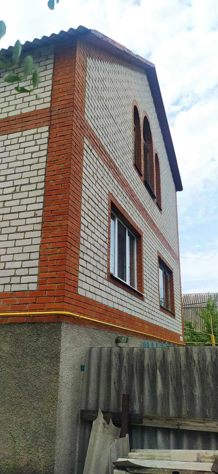 Добротный дом в Леске