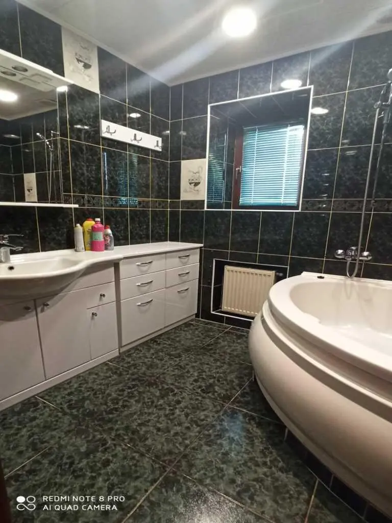 Простора квартира в центрі міста.