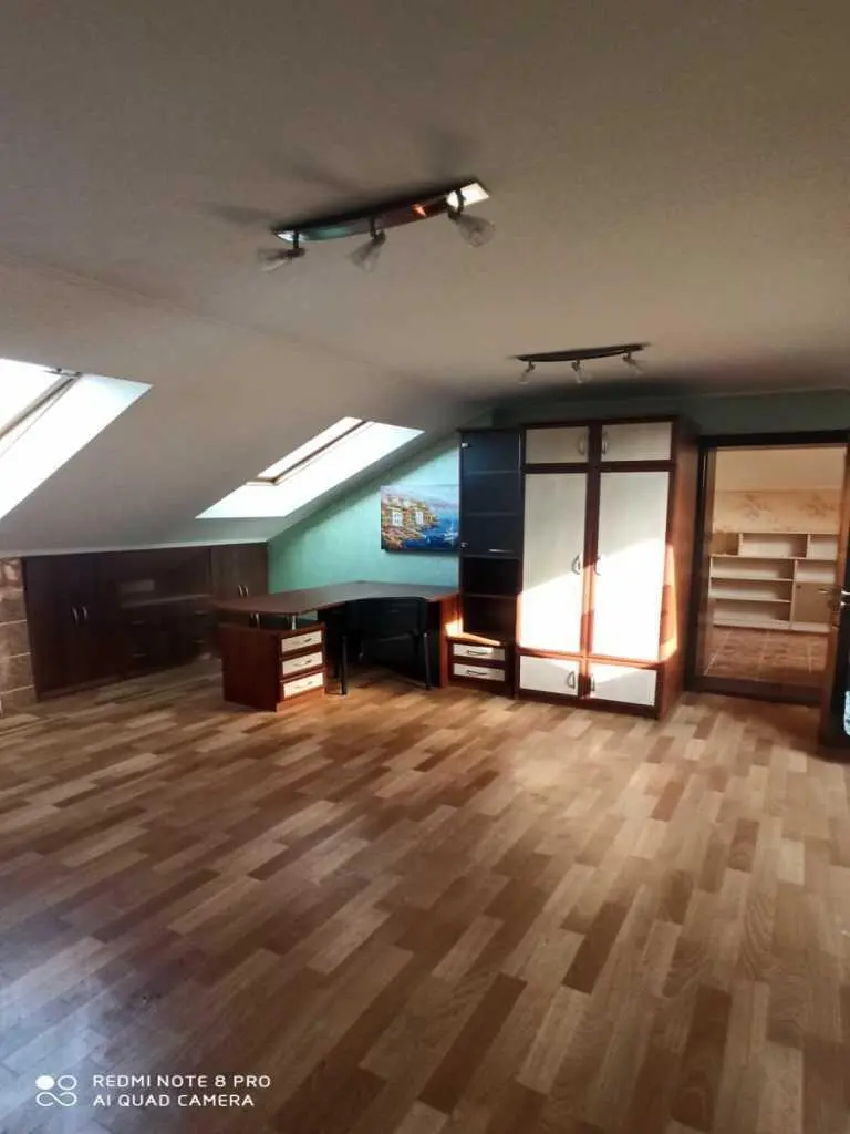 Простора квартира в центрі міста.