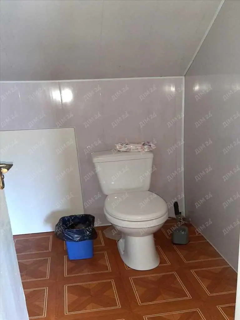 Будинок на 2 входа в передмісті