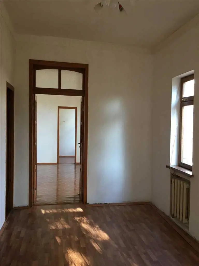 Простора квартира в центрі міста!