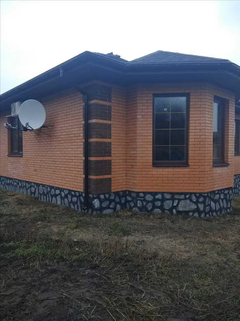 Сучасний будинок в елітному районі міста!