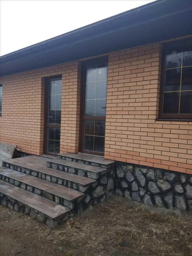 Сучасний будинок в елітному районі міста!