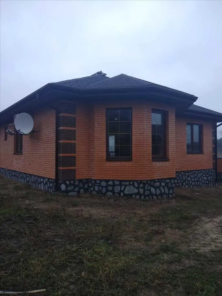 Сучасний будинок в елітному районі міста!