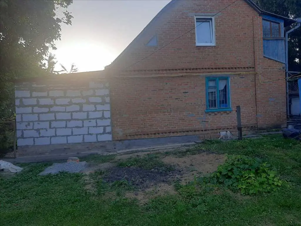 Два будинки за ціною одного.