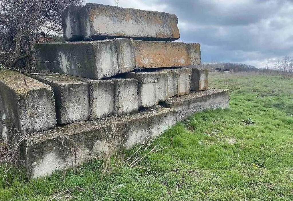 Ділянка поряд із озером у Зинцях!