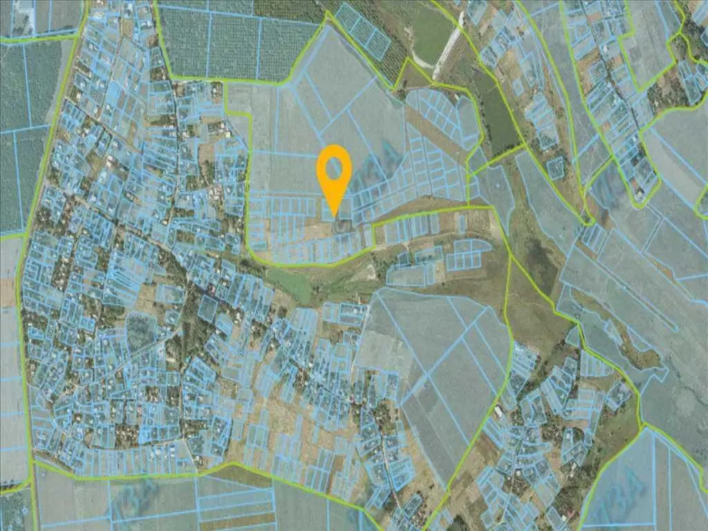 Велика ділянка поблизу водойми!