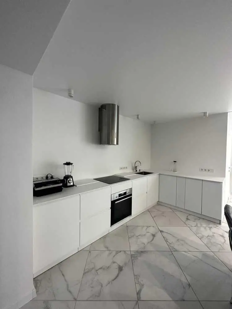 Квартира в новому будинку з дизайнерським  ремонтом!