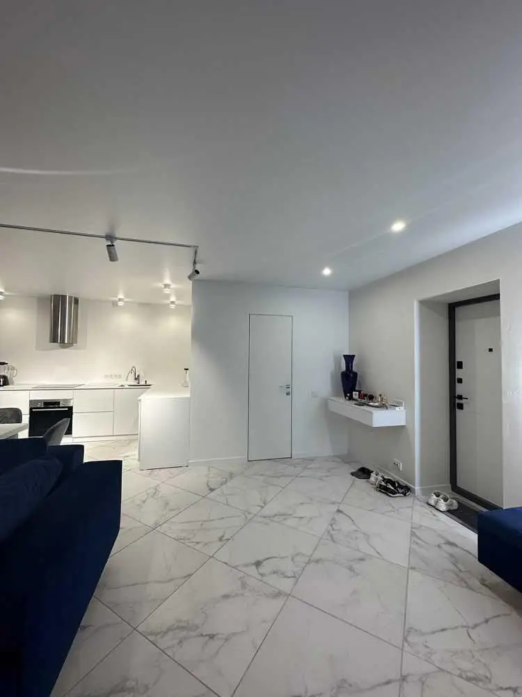 Квартира в новому будинку з дизайнерським  ремонтом!