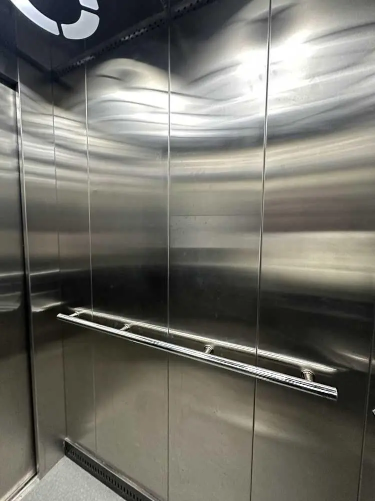 Квартира в новому будинку з дизайнерським  ремонтом!