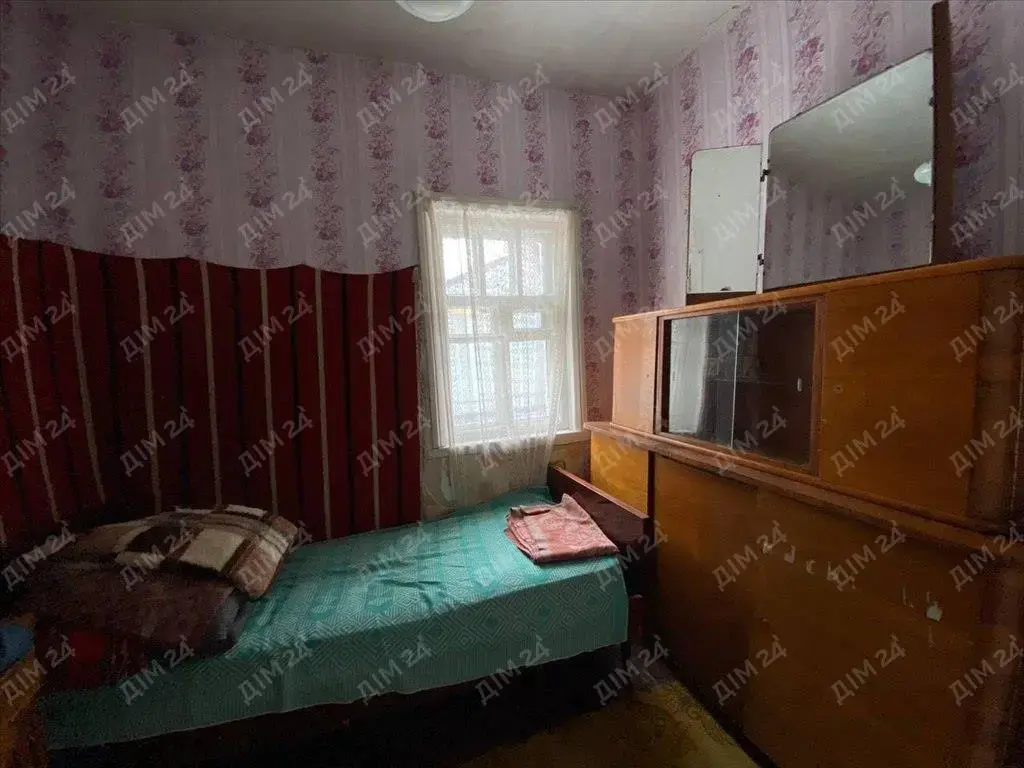 Юрівка. Окремий будинок неподалік 1-ї міської лікарні