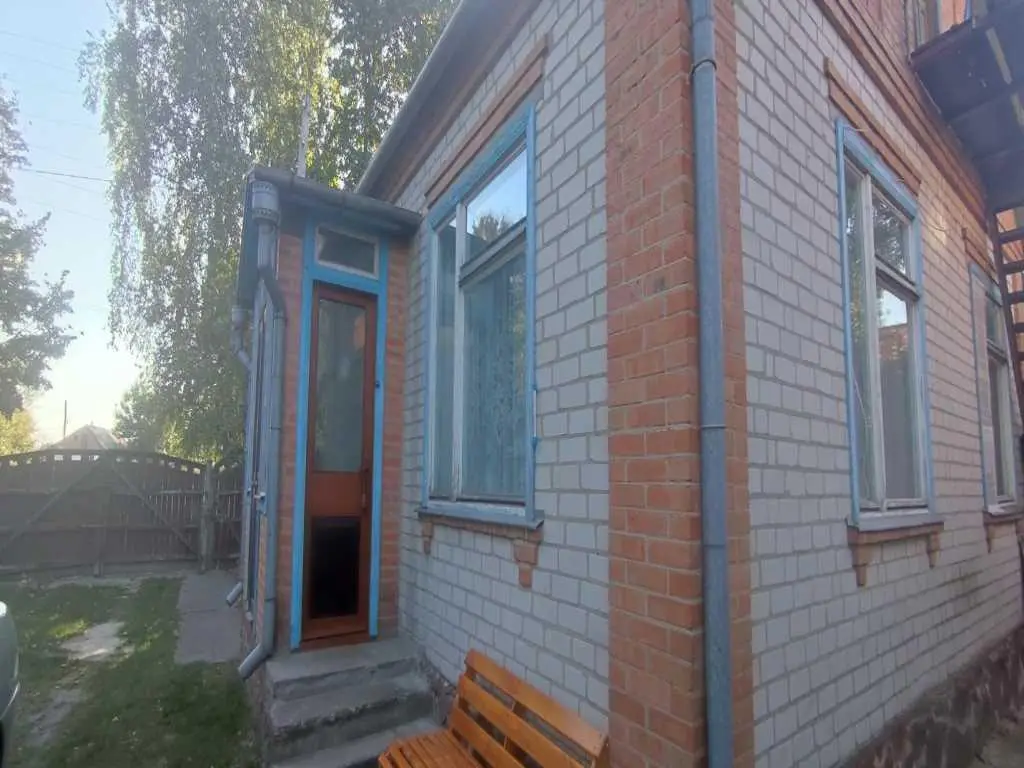 Гарний будинок у передмісті Полтави