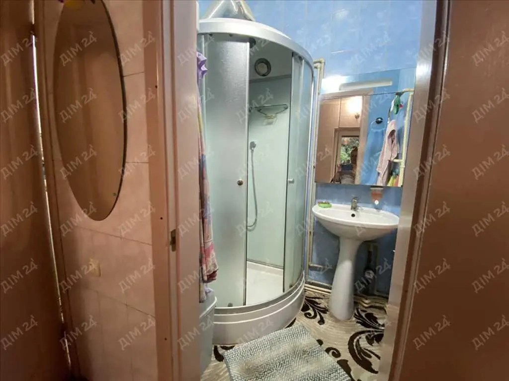 Частина будинку в центрі міста!