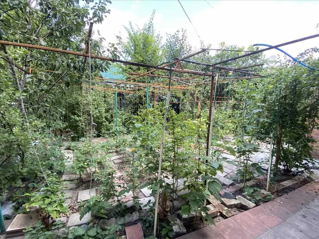 Частина будинку в центрі міста!