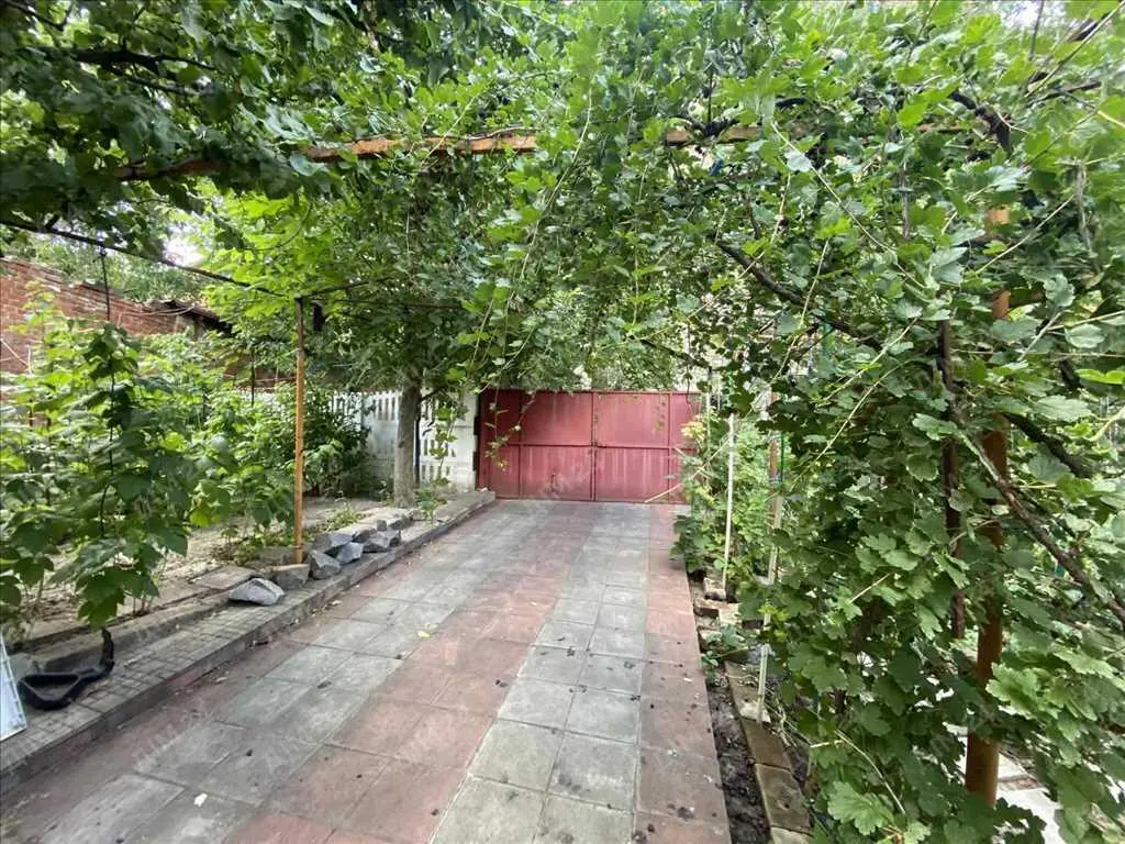 Частина будинку в центрі міста!