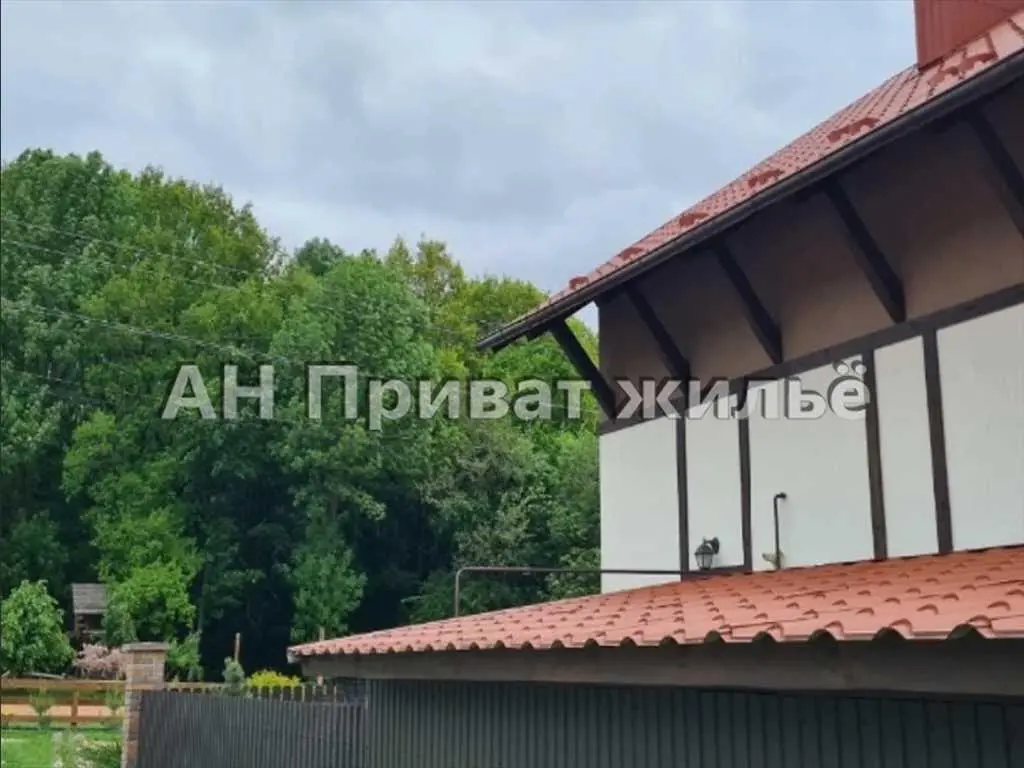 Сучасний будинок в екологічному районі