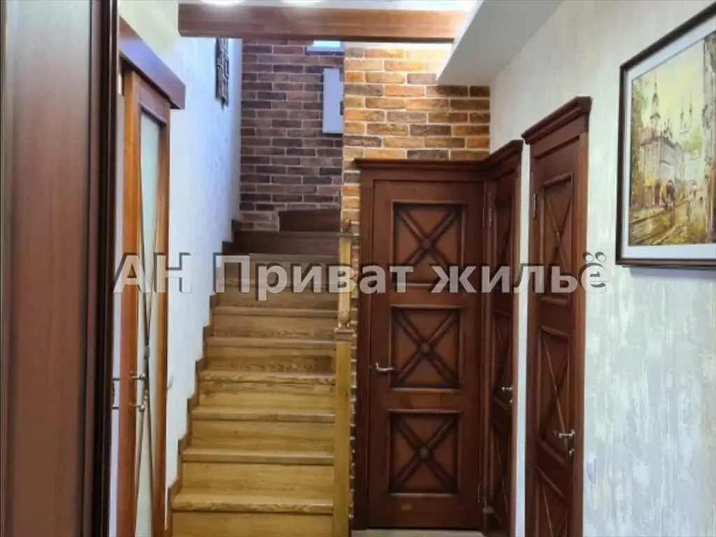 Сучасний будинок в екологічному районі