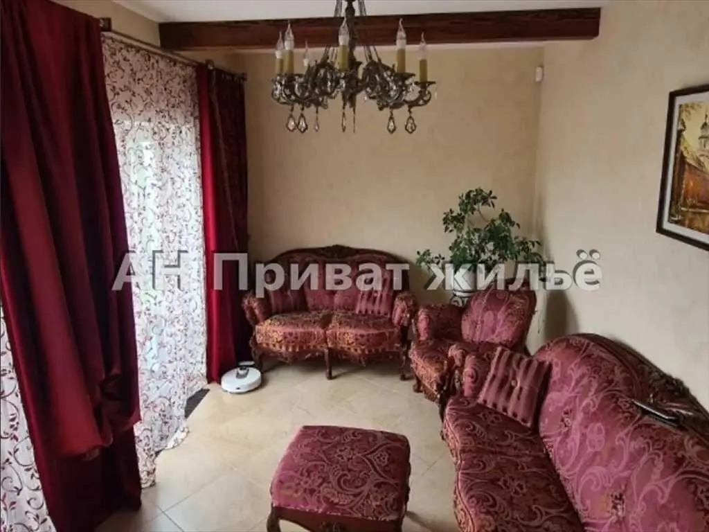 Сучасний будинок в екологічному районі