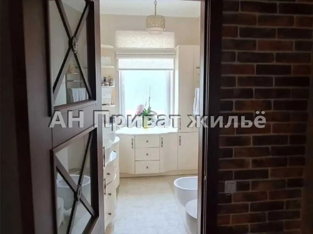 Сучасний будинок в екологічному районі